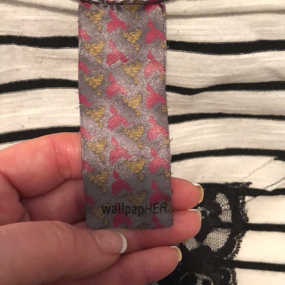 ♠️PRETTY TEE♠️ - Picture 3 of 3